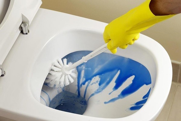 Tips to Deal with Clogged Toilets with Coca, Pepsi, Ice and Baking Soda