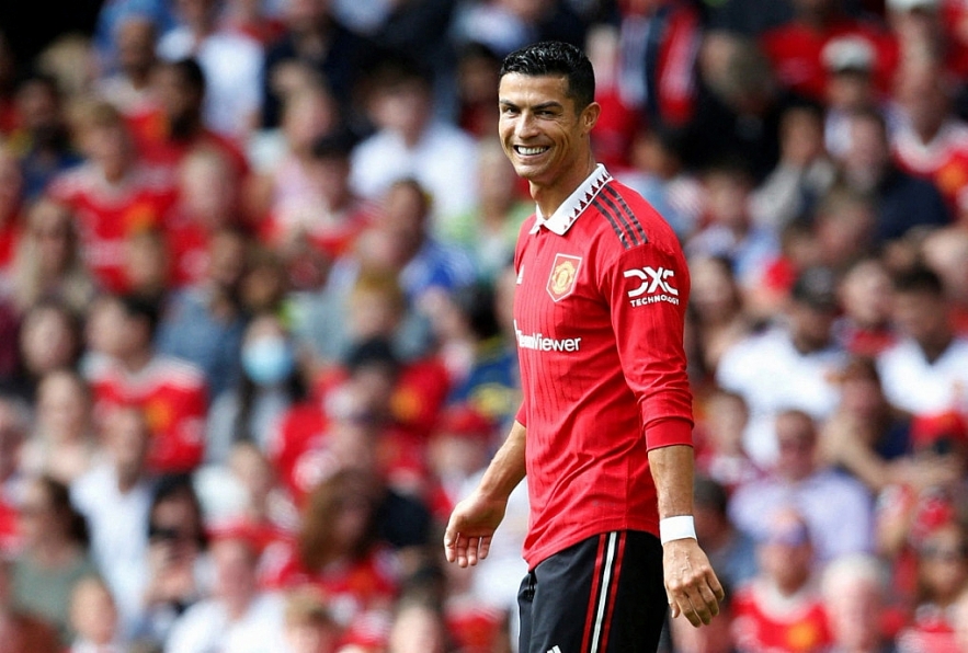 Ronaldo lights up the main kick door in the first round of the English Premier League
