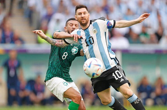 Super Animals Predict Argentina vs Mexico - World Cup Prediction
