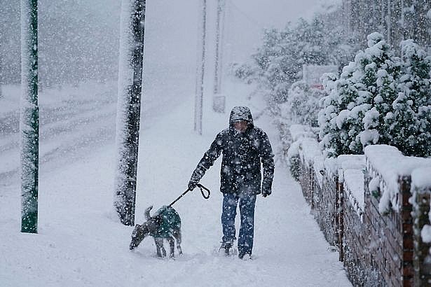 How to Check and Get £25 Cold Weather Payments and Who is Eligible