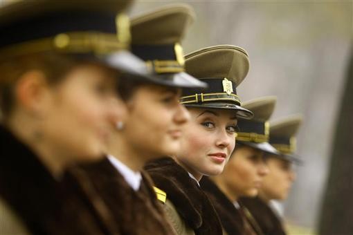 Top 10 des pays ayant les plus belles femmes soldats en 2023/24