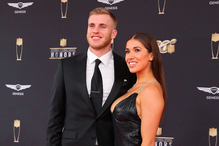 Top 15 Hottest Wives and Girlfriends of NFL Football Players