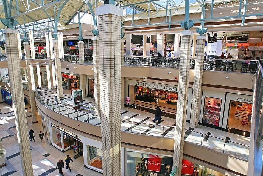 Top 10 Biggest Shopping Malls In New York For Visitors | KnowInsiders