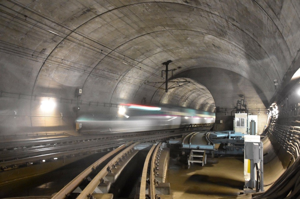 Top 10 Longest Tunnels in The World to Explore