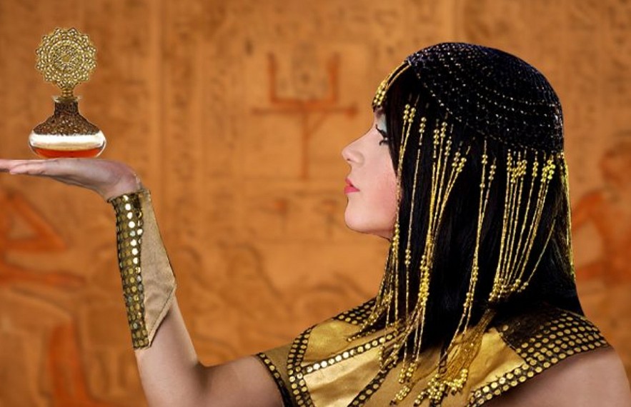 Scientists Recreate the Perfume of Cleopatra