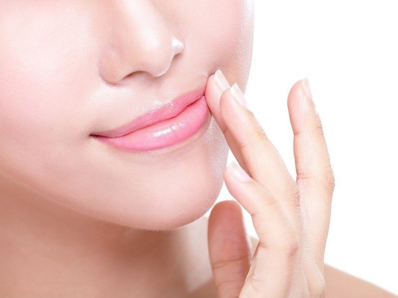 10 Best Natural Remedies To Make Your Lips Pink
