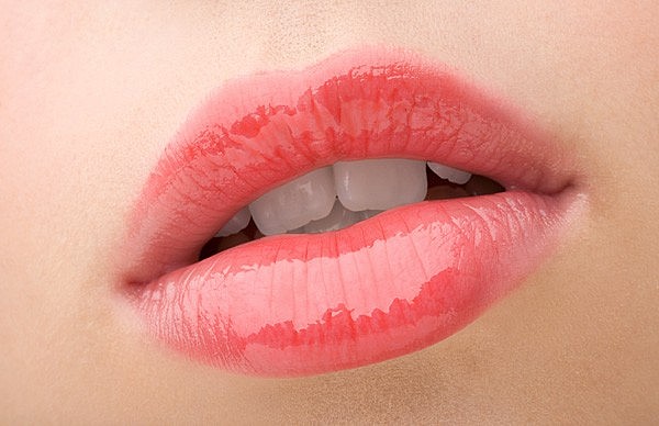 10 Best Natural Remedies To Make Your Lips Pink