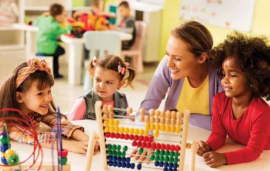 Early Childhood Education vs. Elementary Education: Differences and Similarities