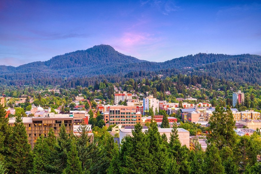 Top 15 Most Breathtaking College Towns in the US