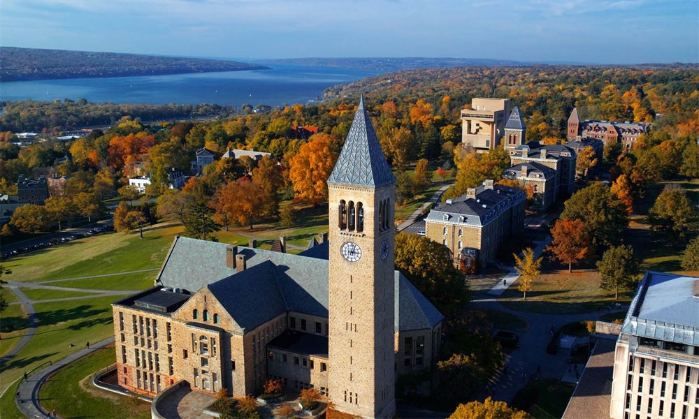 Cornell University has an extremely convenient geographical position for travel, economic development, helping students have many favorable conditions to study, practice and can get a job right after graduation.