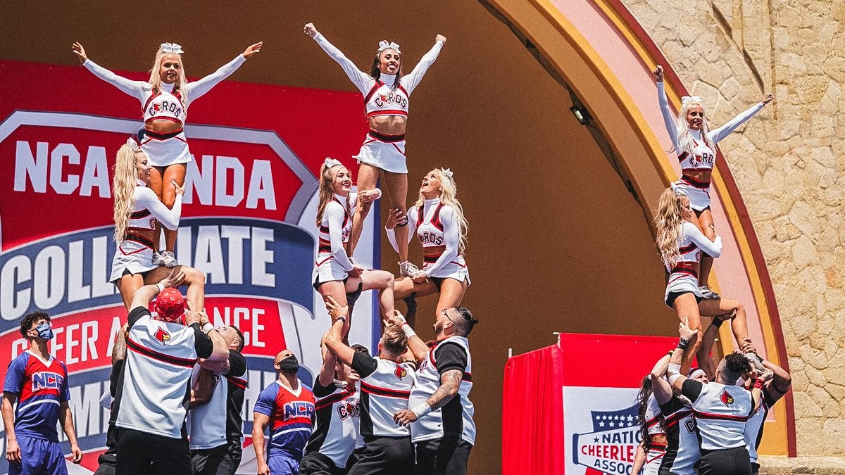 Top 10+ Most Prestigious Colleges For Cheerleading In The US Today