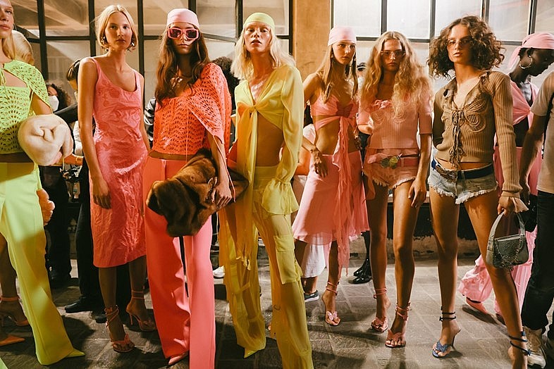 Top 10+ des marques de mode les plus en vogue dans le monde à l'aube de l'an 2000