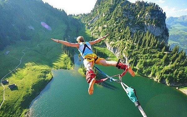 Top 10 Highest Bungee Jump Locations In The World