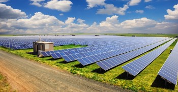 10 Largest and Most Stunning Solar Farms in Canada