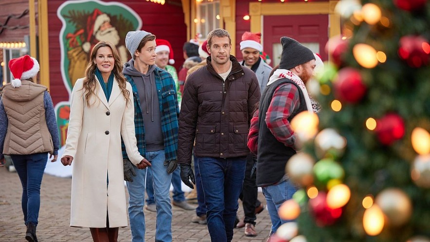 Christmas Movies: Full Schedule And The Best On Netflix, Hallmark, Hulu ...