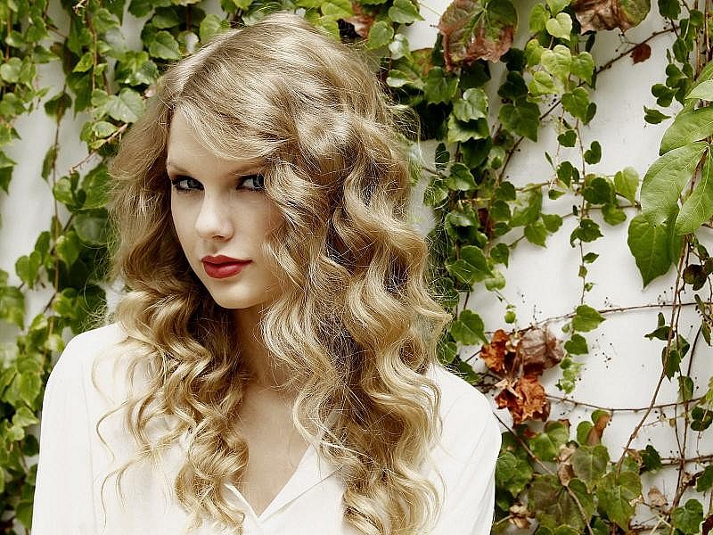 Taylor Swift 2024 Horoscope: Love & Career Prediction by Astrology and Numerology