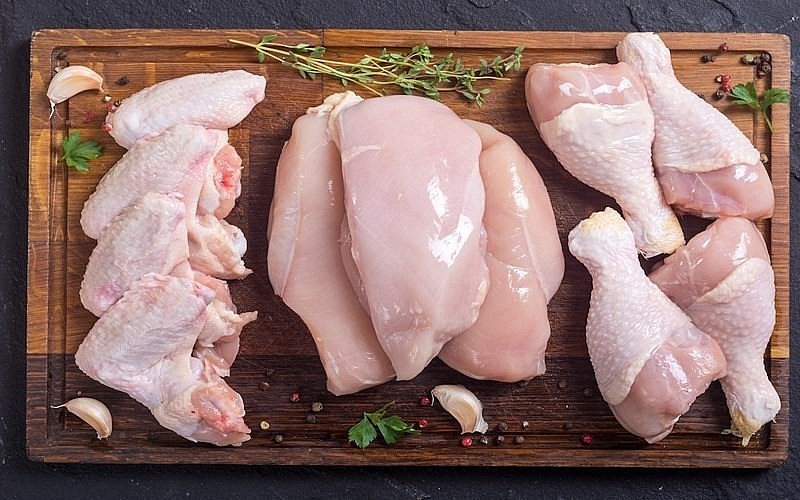 Tips to Quickly Defrost Chicken With Salt, Sugar, Lemon Without A Microwave