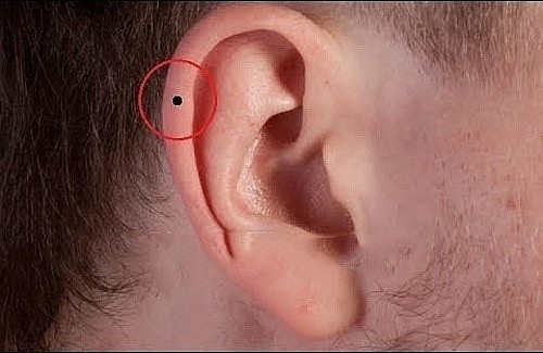 A mole on a man's left ear signifies a rough and terrible destiny.