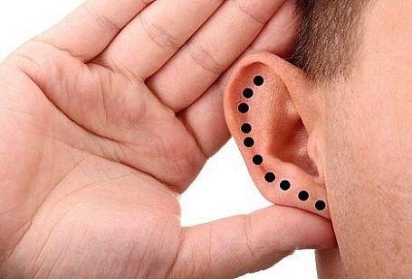 Should moles in the ear be removed?