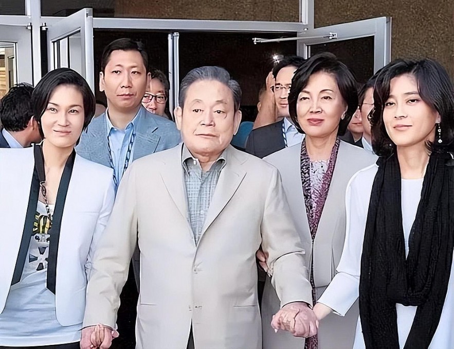 Lee Kun-hee, Samsung boss, and his children