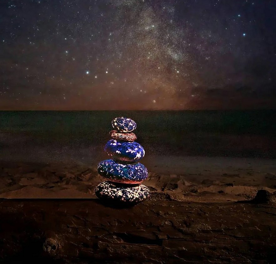 Mysterious Stones That Glow Like Fire in Lake Superior