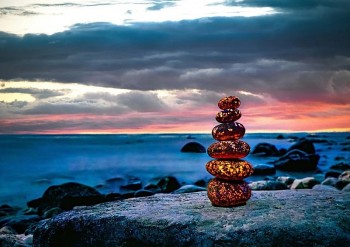 The Mysterious Glowing Rocks in Lake Superior - How to Find Michigan