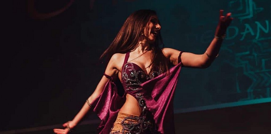 Top 10 Hottest And Beautiful Belly Dancers of All Time