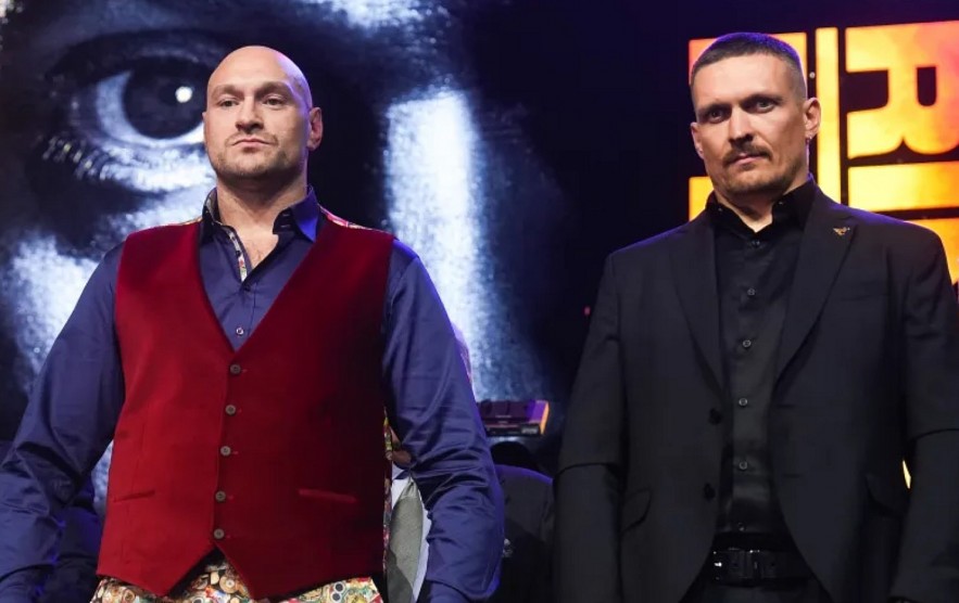 Fury vs Usyk has been pushed back to MayCredit: Top Rank
