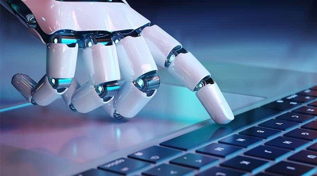 Top 10 Free and Paid AI Writing Tools For Journalists