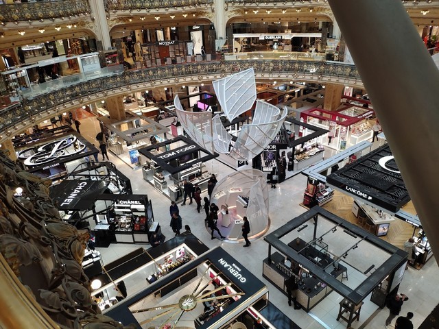 Top 10 Largest Shopping Malls/Retail Centers In Paris