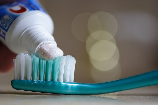 10 Most Toxic Ingredients In Toothpaste You Should Avoid