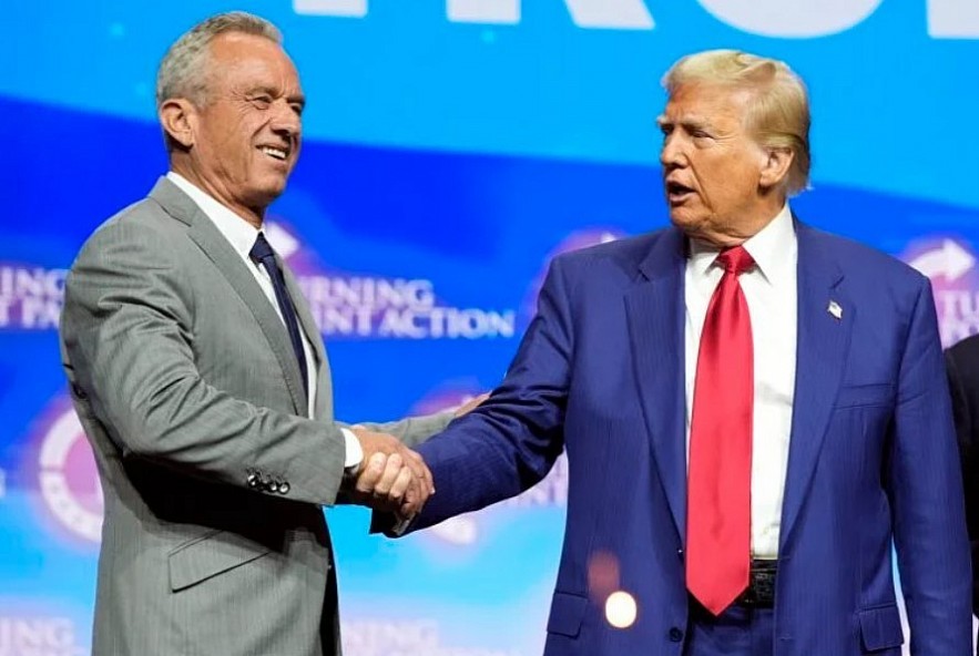 President Donald Trump shakes hands with Robert F. Kennedy Jr.