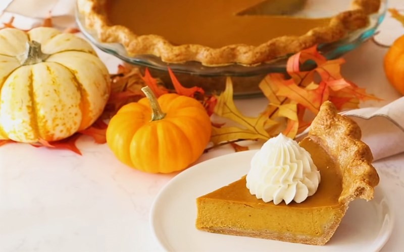 Top 5 Thanksgiving Dishes You Can’t Celebrate Without – A Feast for the Ages!