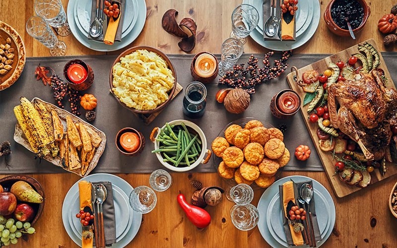 Top 5 Thanksgiving Dishes You Can’t Celebrate Without – A Feast for the Ages!