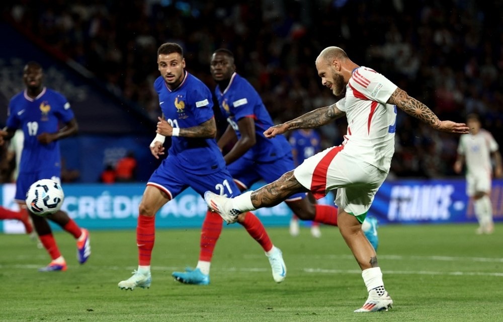 France will seek to overturn their earlier defeat to Italy in September when they lost 3-1 in Paris.