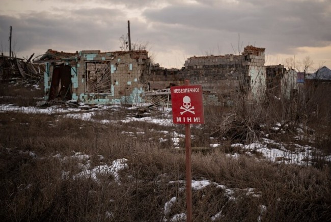 the anti personnel landmines sent to ukraine banned by over 150 nations approved by the us