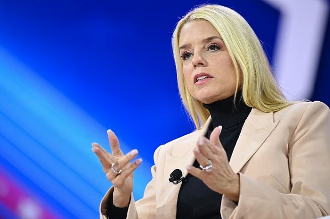 who is pam bondi married twice now single no children career and net worth