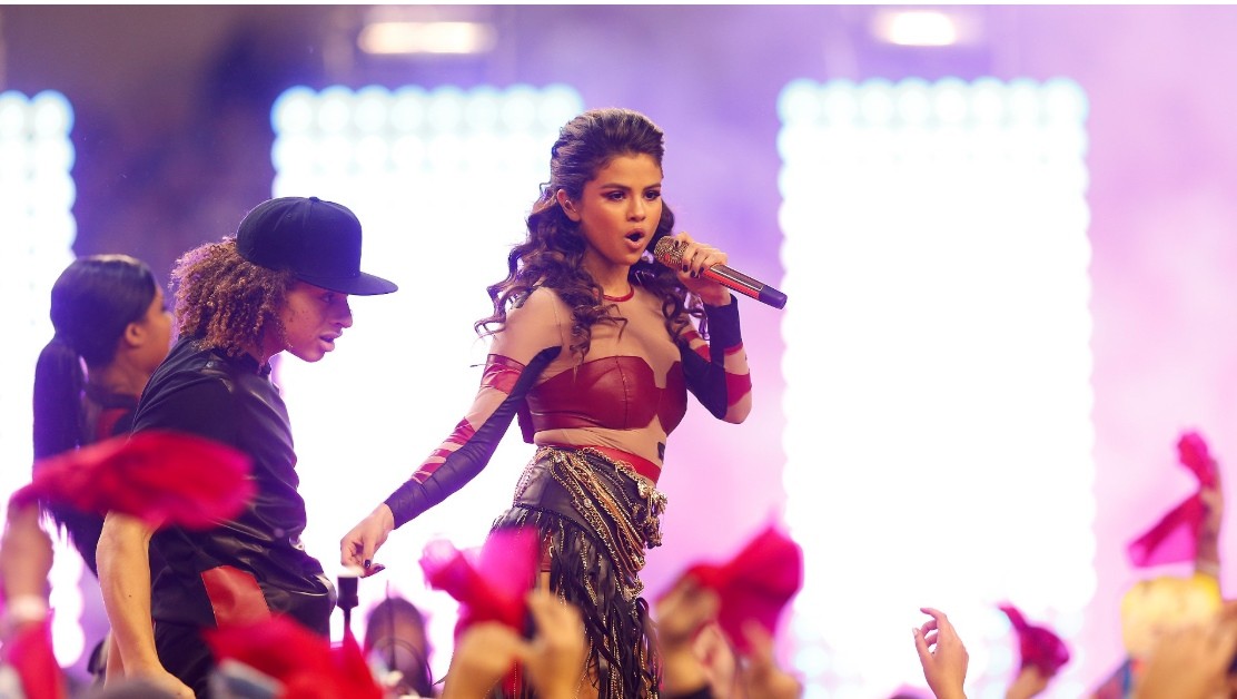 pop star Selena Gomez performs during the halftime show of the Thanksgiving Day 2013