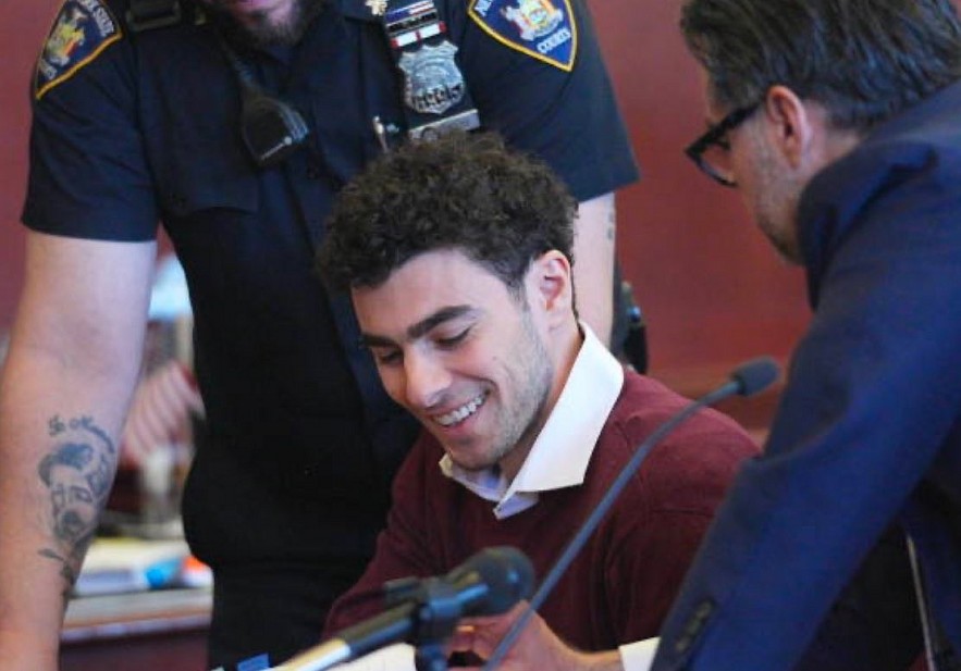 Courtroom Fashion: Did Luigi Mangione and Lawyer Wear Matching Outfits?