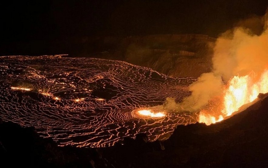 The Kilauea volcano on the Hawaiian Islands has begun erupting again