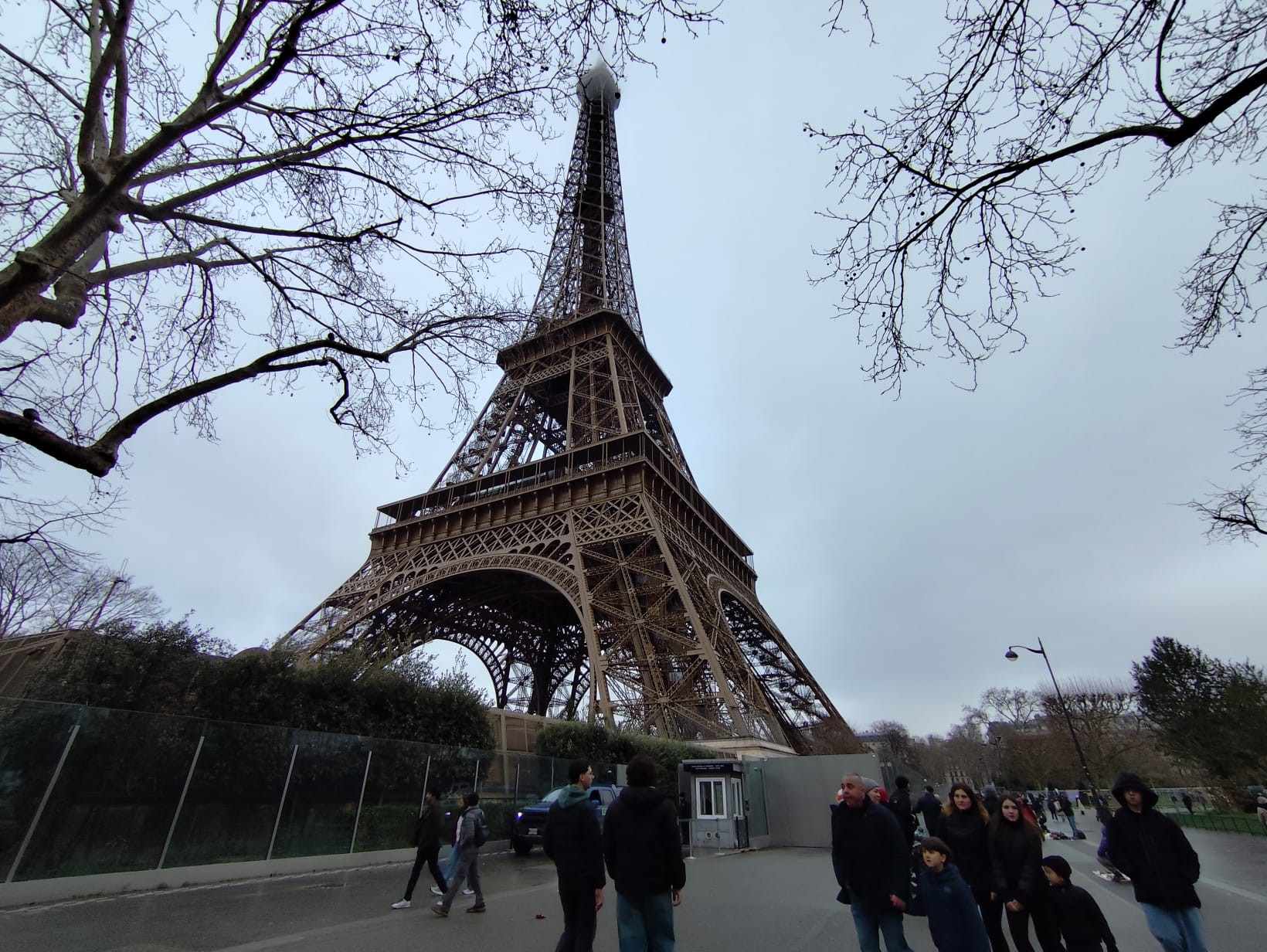 Eiffel Tower Catches Fire: Over 1,200 Evacuated Amid Blaze