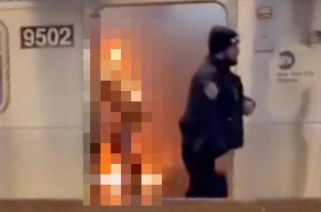 NYPD Cop 'Ignoed' Burning Woman: He 'Did his Job Perfectly'!