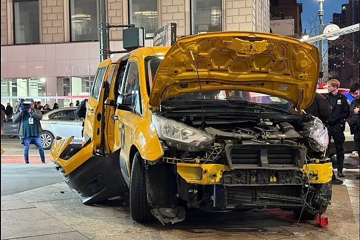 A taxi crashed into pedestrians near Macy's in Herald Square, Manhattan, on Christmas Day. According to reports, at least six people were injured