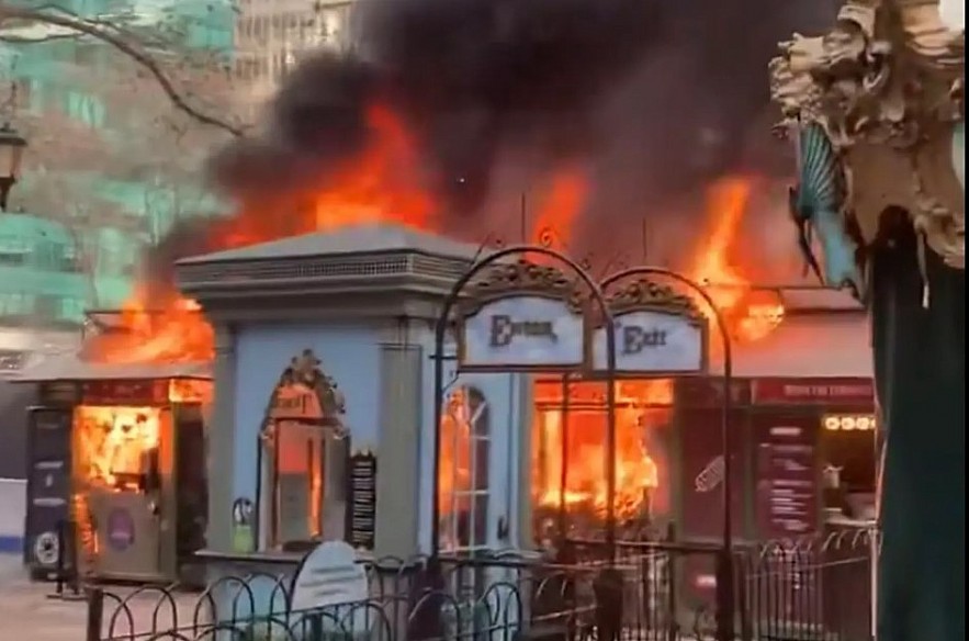 Fire erupts at Bryant Park’s holiday market in NYC