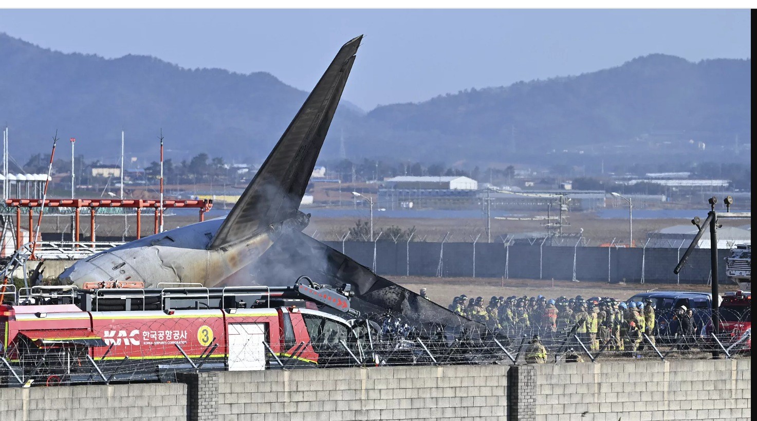 Plane carrying 175 passengers crashes at airport in South Korea: 28 dead