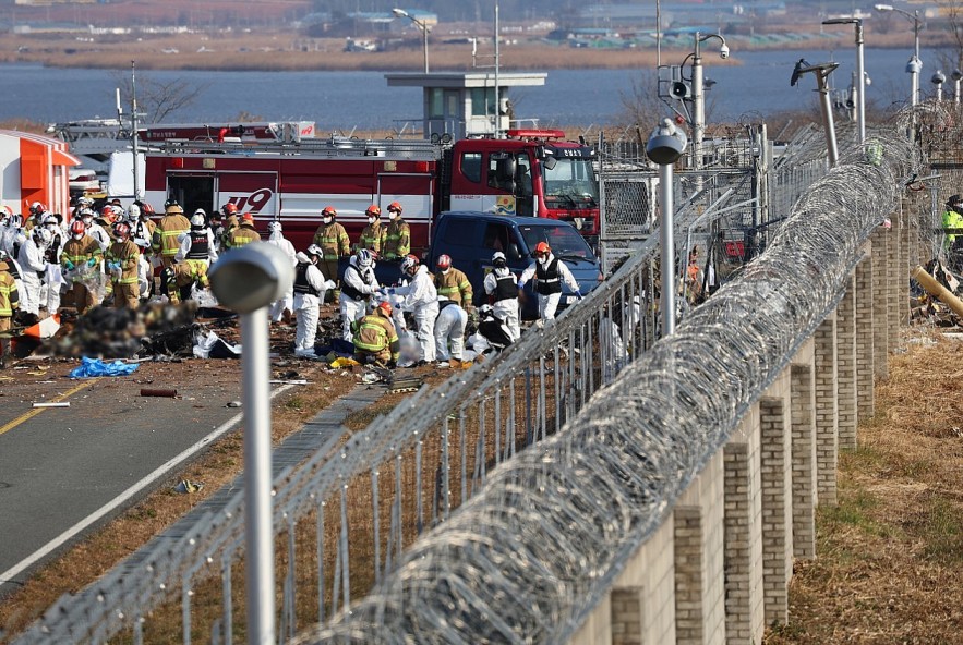 Concrete wall suspected of worsening plane damage