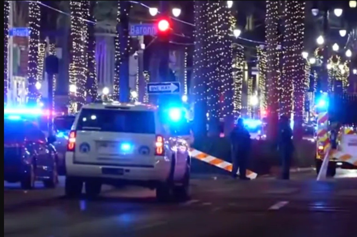 "Terrorist attack" in New Orleans: Truck Crashes Crowd ,10 Dead, 30 Injured