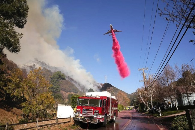 los angeles fires continues to rise 16 dead dangerous winds persist