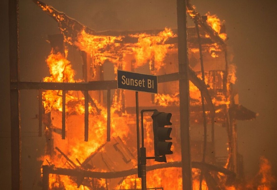 Wind Speeds Surge as Wildfire Threat Looms Over Los Angeles Communities