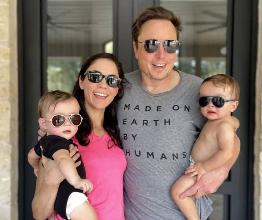 Shivon Zilis and Elon Musk with their twins.